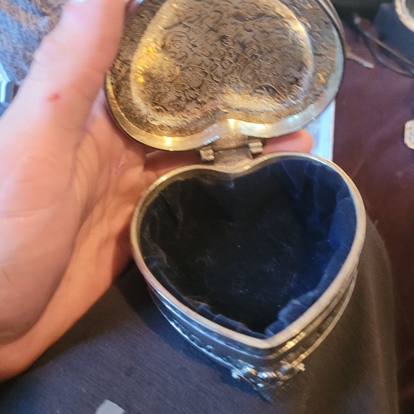 Silver jewelry, trinket box, and mirror - Picture 3 of 16